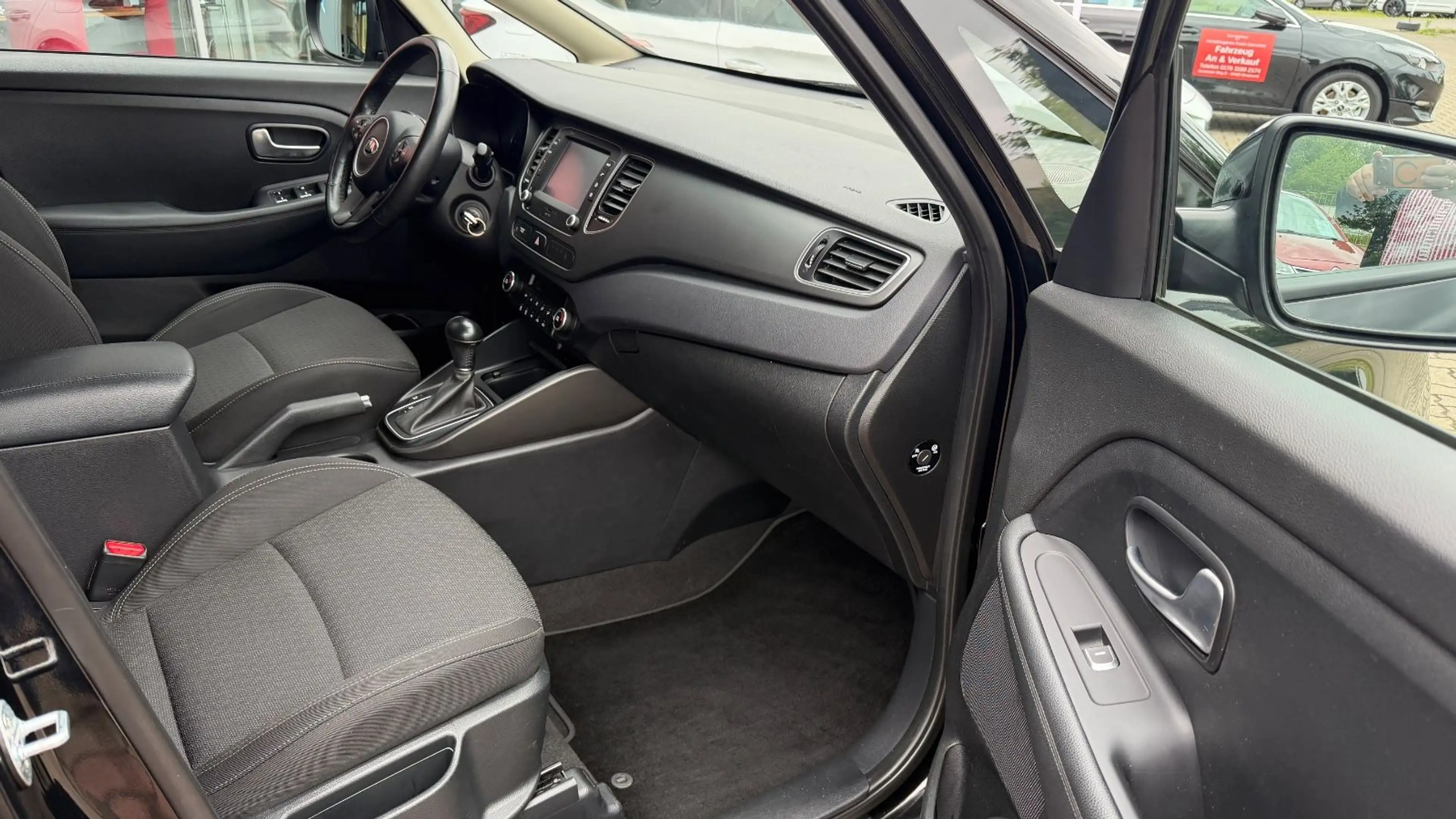 Kia Carens Vision 2.0 AT*NAVI*RFK*LRH*SH*WR — photo 9