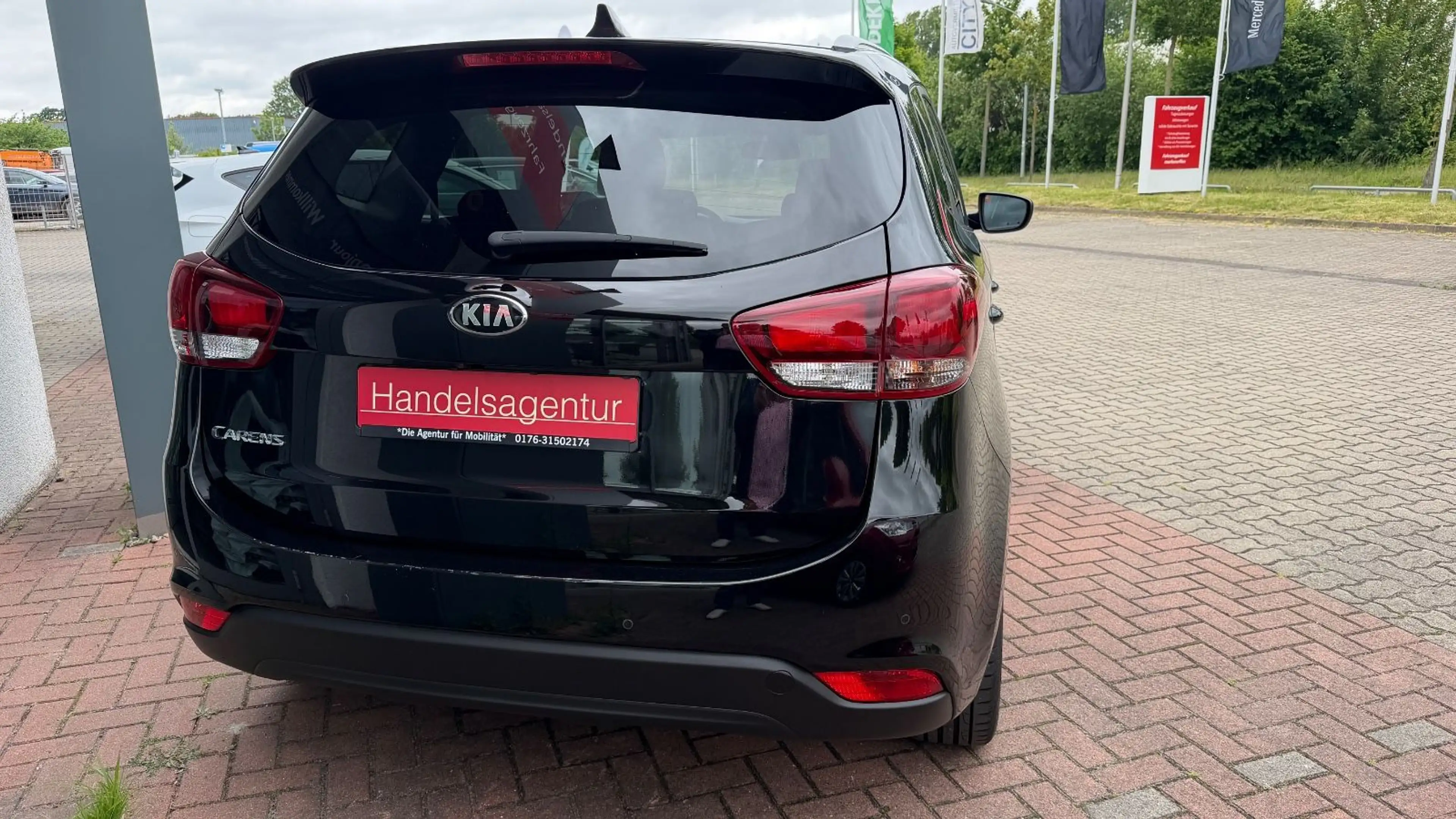 Kia Carens Vision 2.0 AT*NAVI*RFK*LRH*SH*WR — photo 6