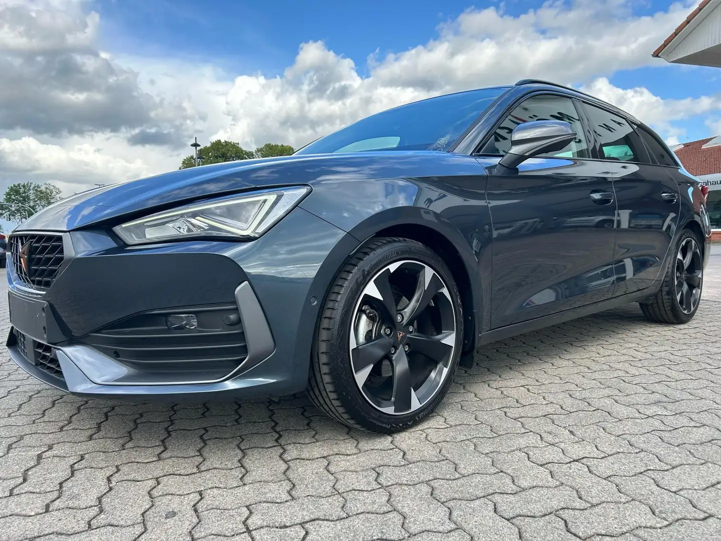 CUPRA Leon Sportstourer 1.5 eTSI DSG / AHK ACC 110 kW (150... Grau - 1