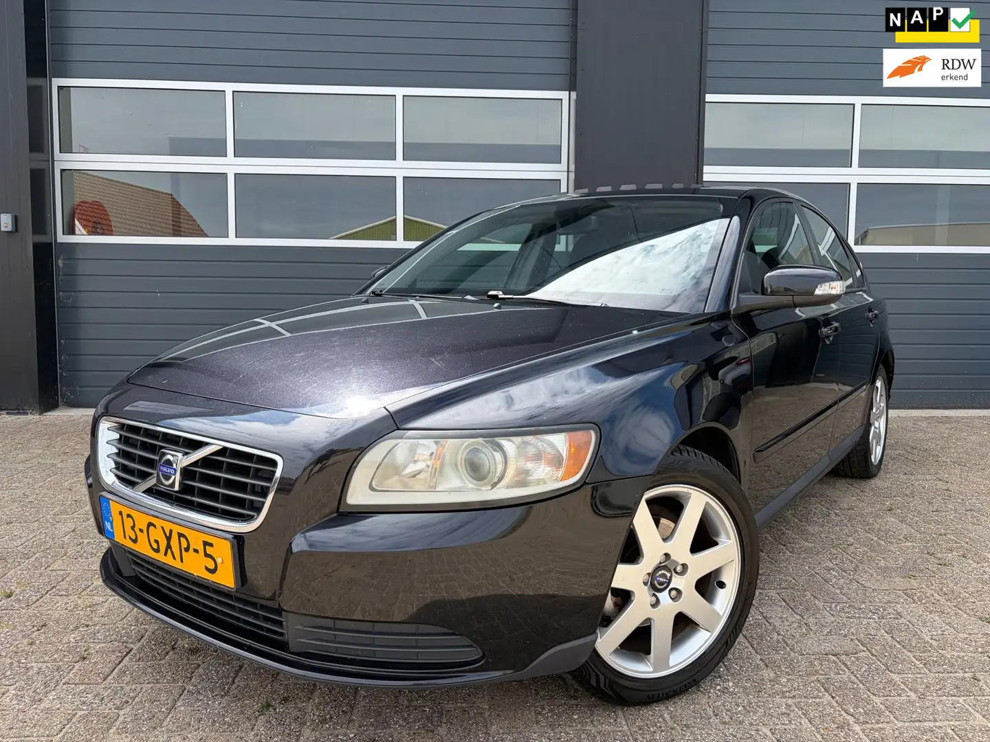 Volvo S40 1.8 Momentum|Airco|Cruise control|Pano!!!| Schwarz - 1
