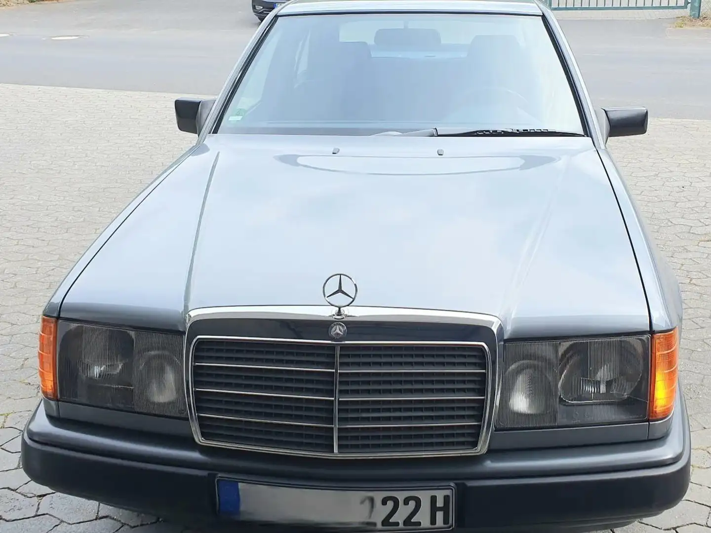 Mercedes-Benz E 250 W124 250 D Oldtimer Grau - 1