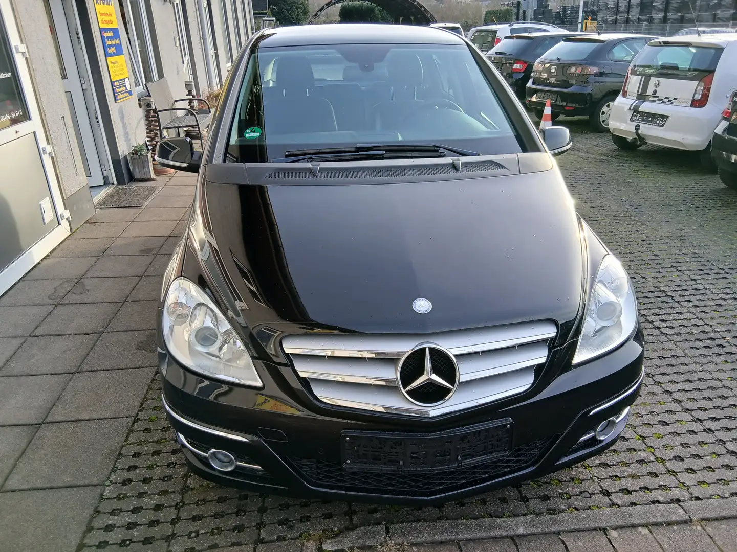 Mercedes-Benz B 180 B-Klasse BlueEFFICIENCY Schwarz - 1