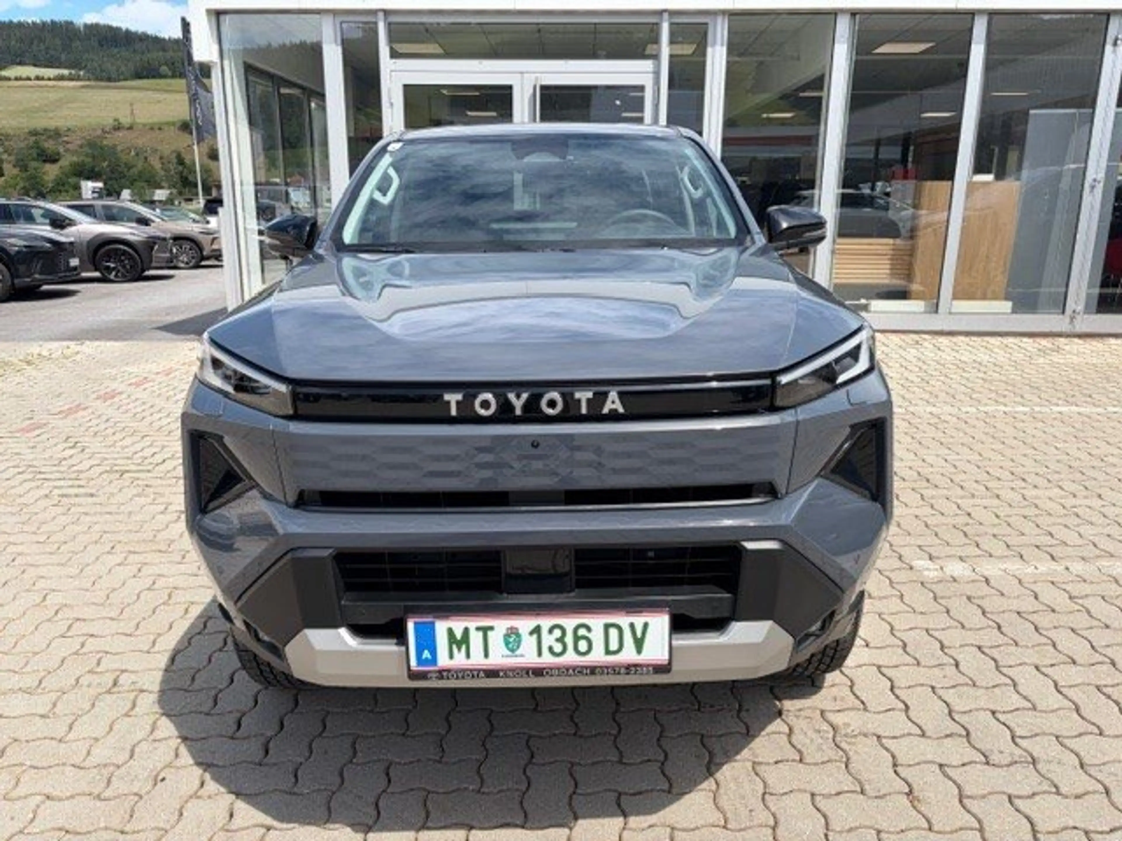 Toyota Hilux Double Cab BEV Executive — photo 2