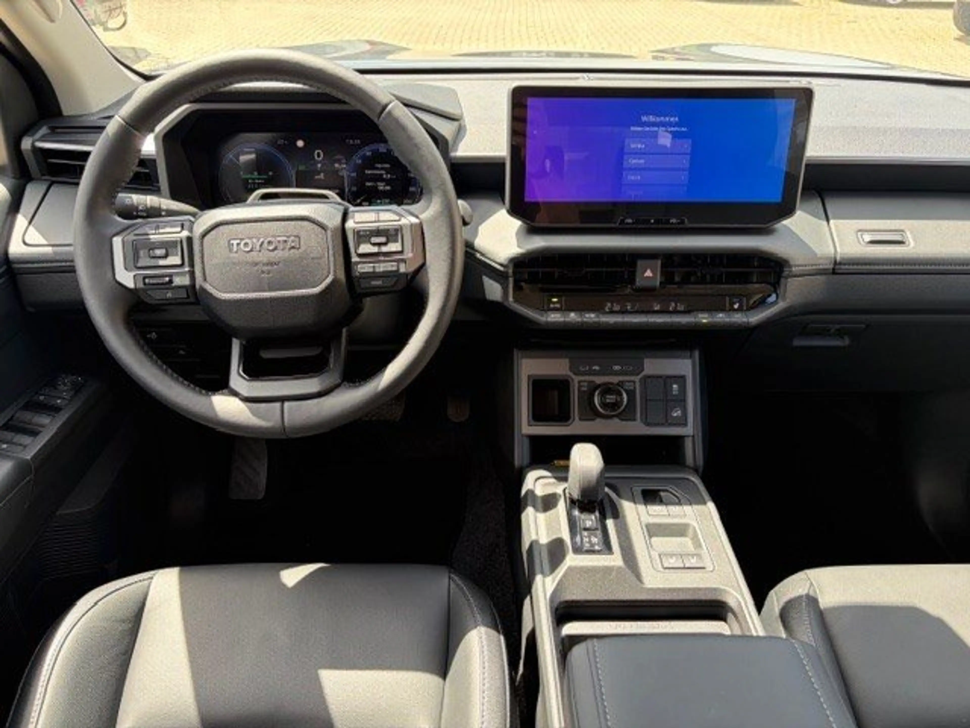 Toyota Hilux Double Cab BEV Executive — photo 14