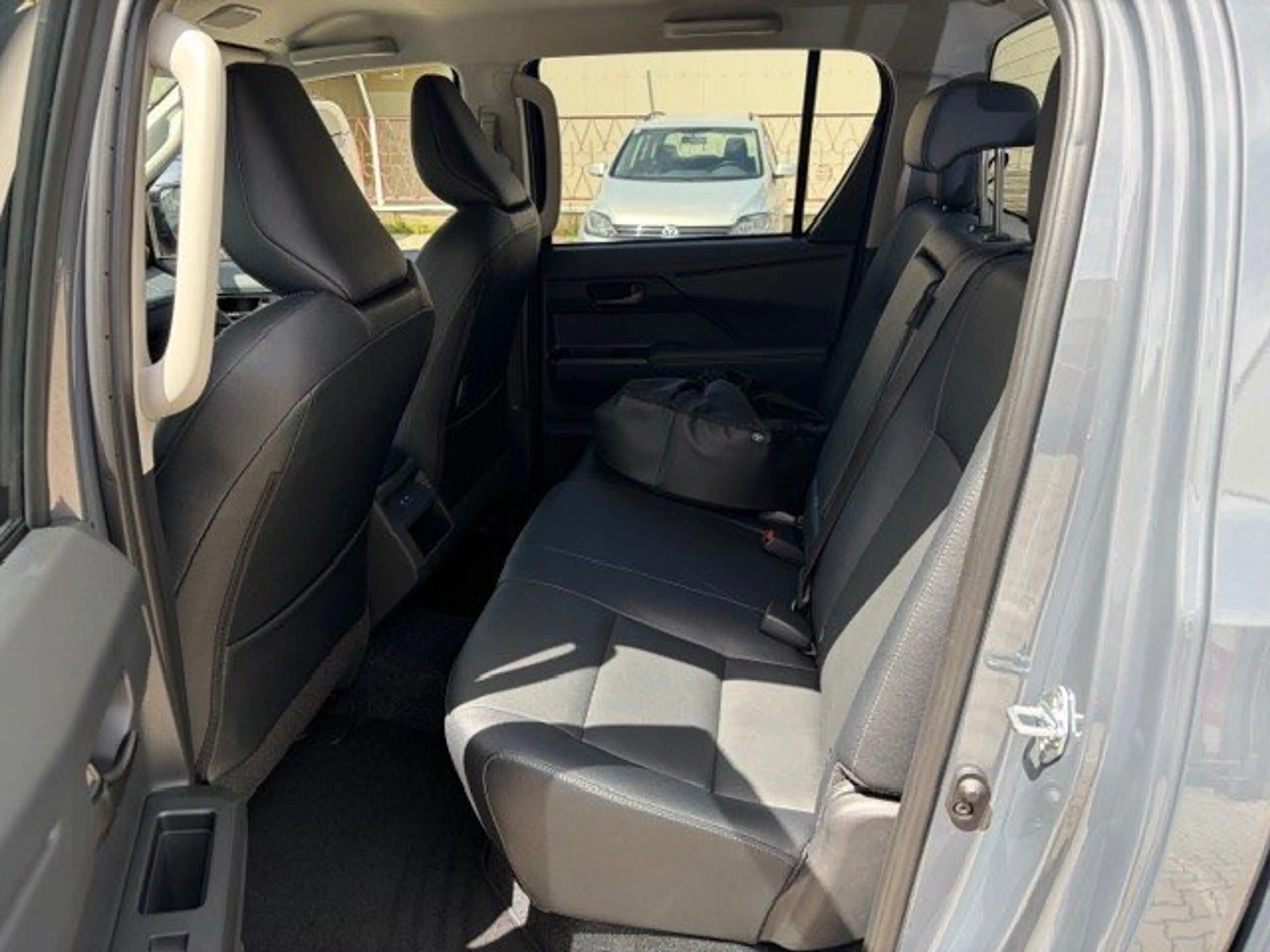 Toyota Hilux Double Cab BEV Executive — photo 9