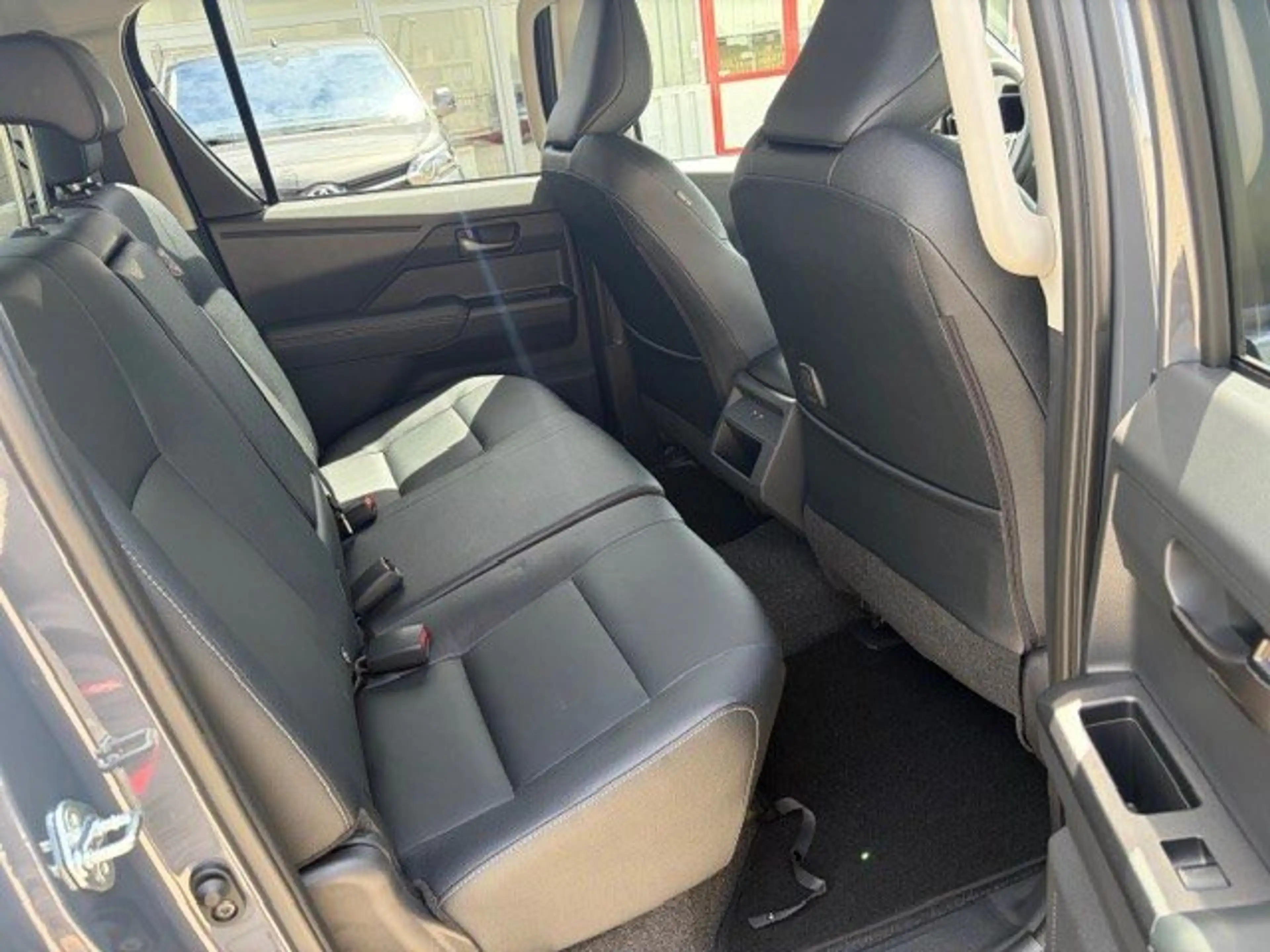 Toyota Hilux Double Cab BEV Executive — photo 8