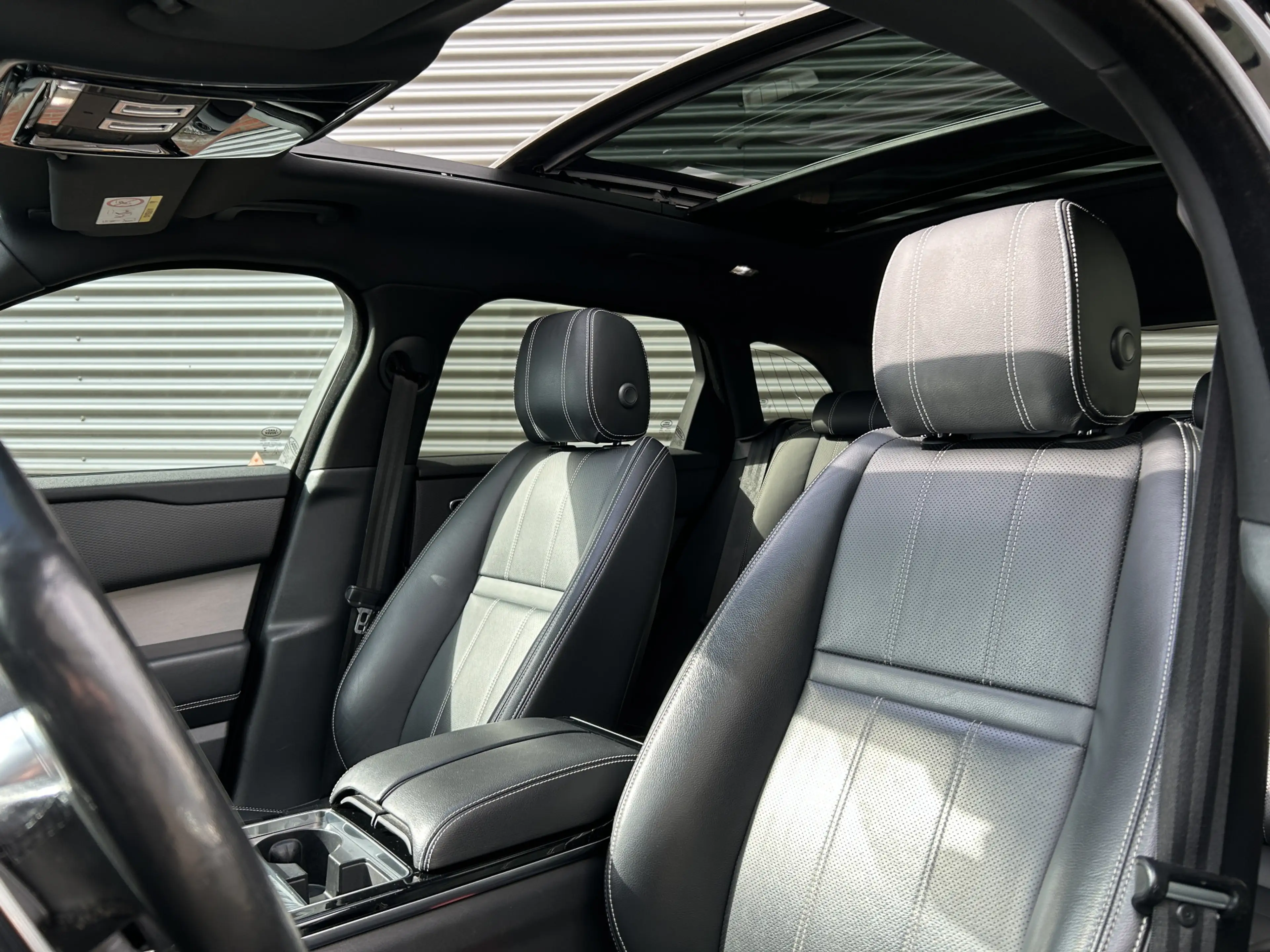 Land Rover Range Rover Velar 3.0 D300 AWD R-Dynamic HSE | Dealer Onderhouden | — photo 7