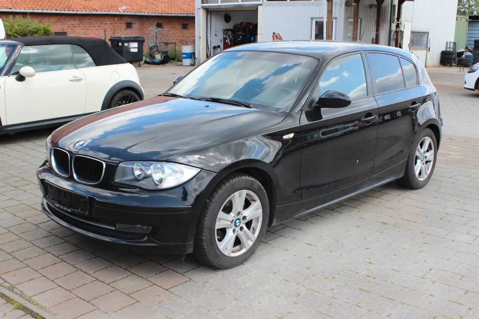 BMW 116 i  Motorschaden ! Schwarz - 1
