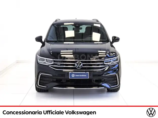 Volkswagen Tiguan view 3
