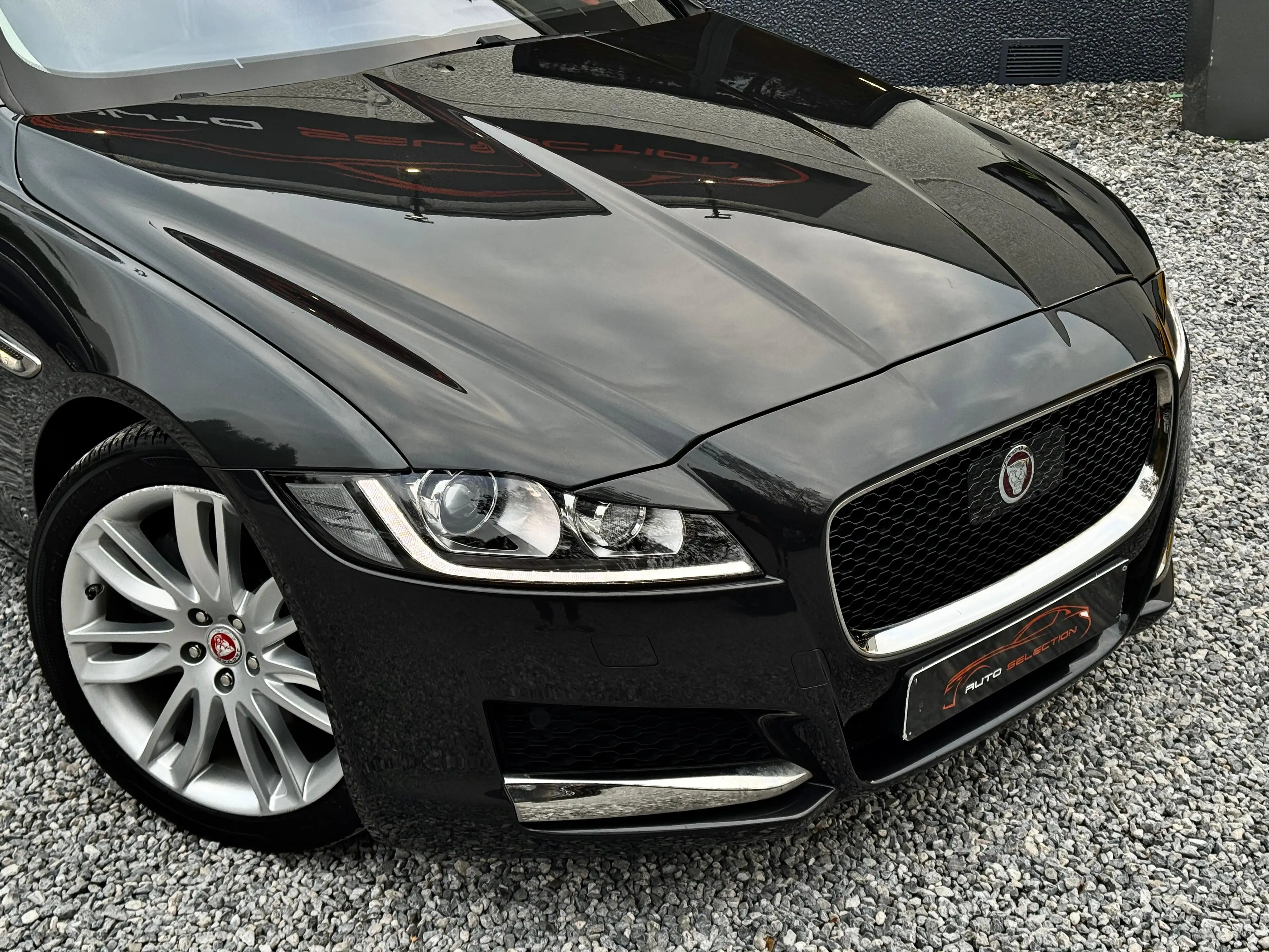 Jaguar XF 2.0D Prestige - PANO - FULL LED - CAMERA - HUD — photo 6