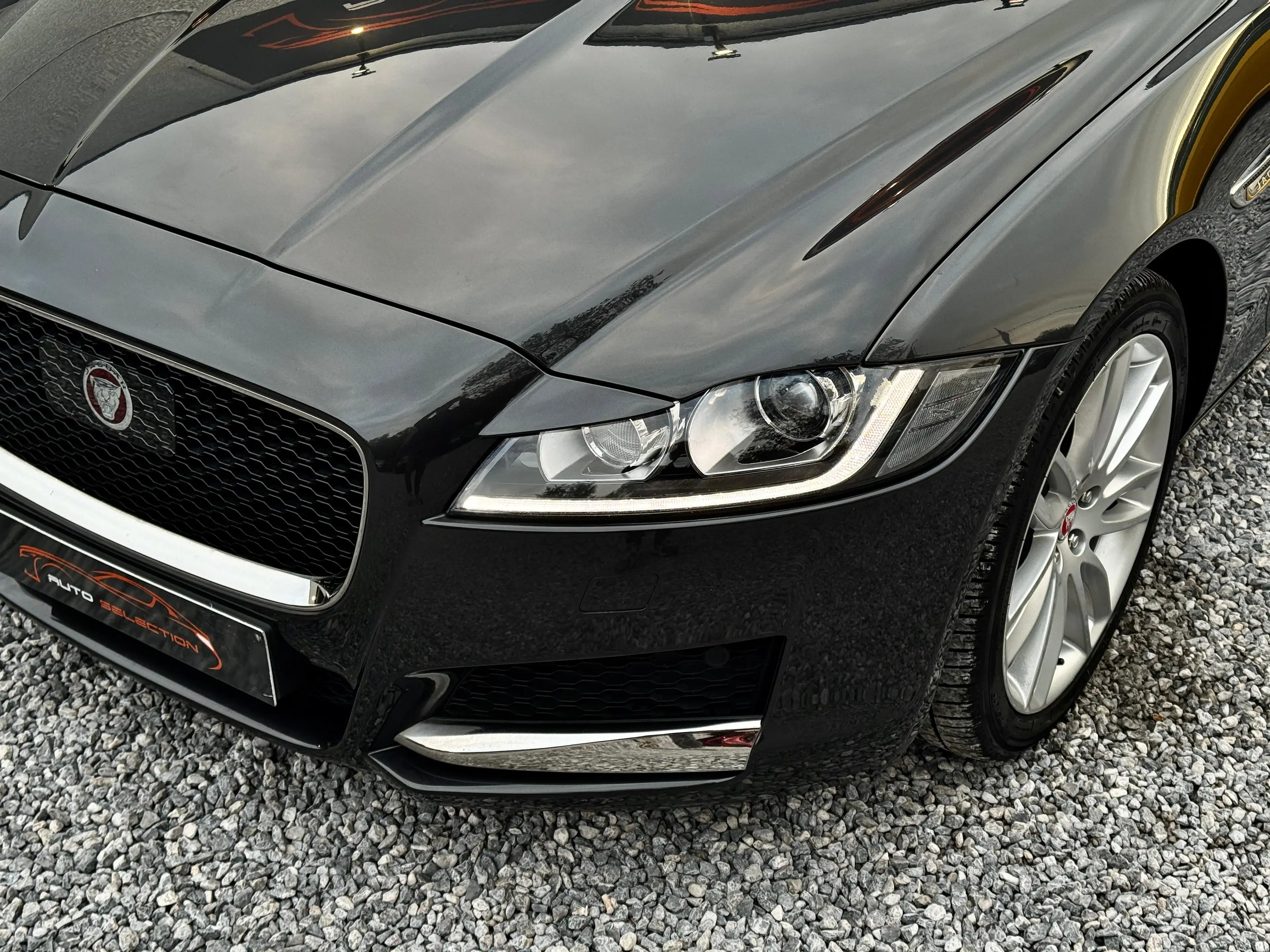 Jaguar XF 2.0D Prestige - PANO - FULL LED - CAMERA - HUD — photo 10