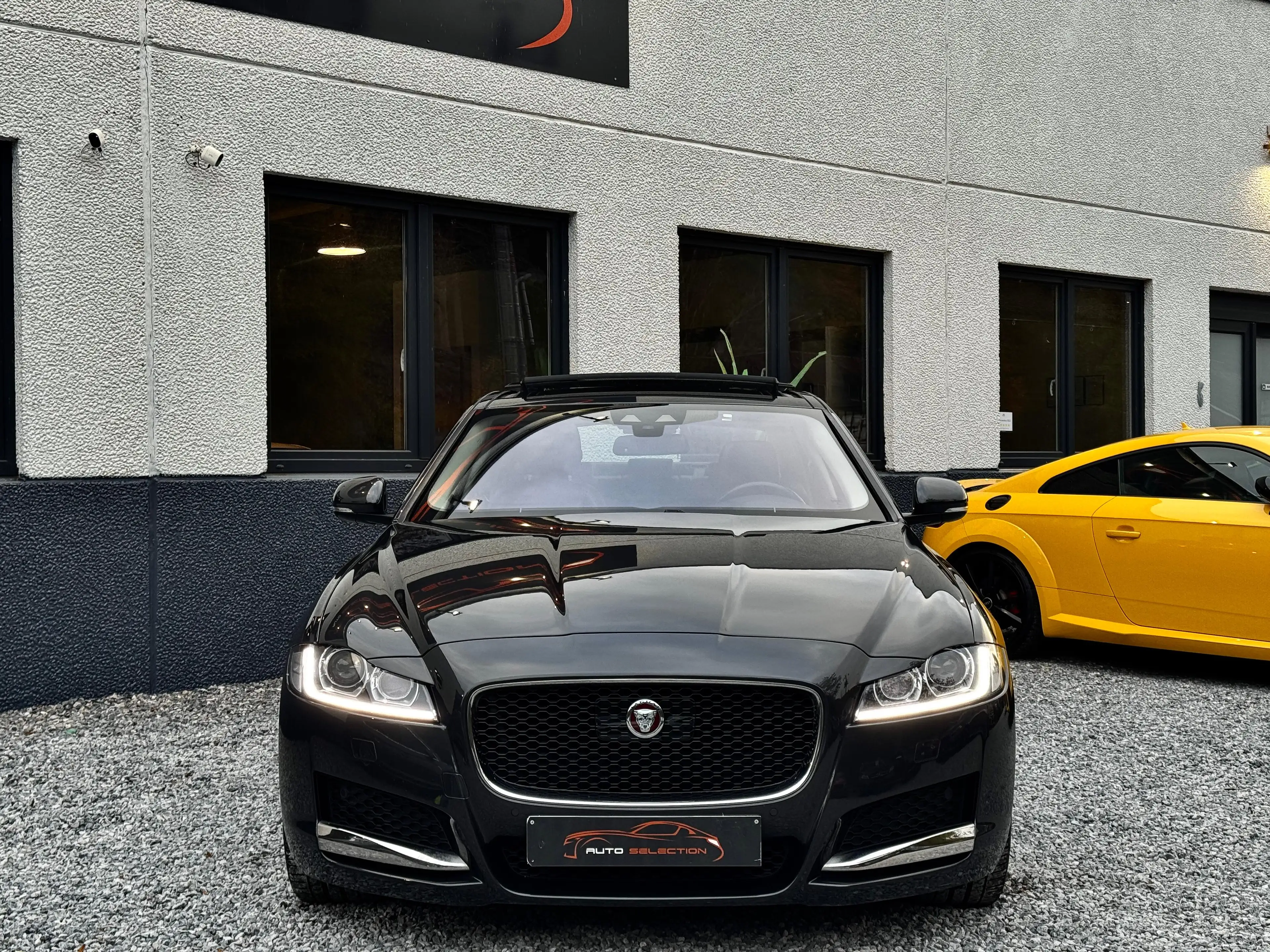 Jaguar XF 2.0D Prestige - PANO - FULL LED - CAMERA - HUD — photo 3