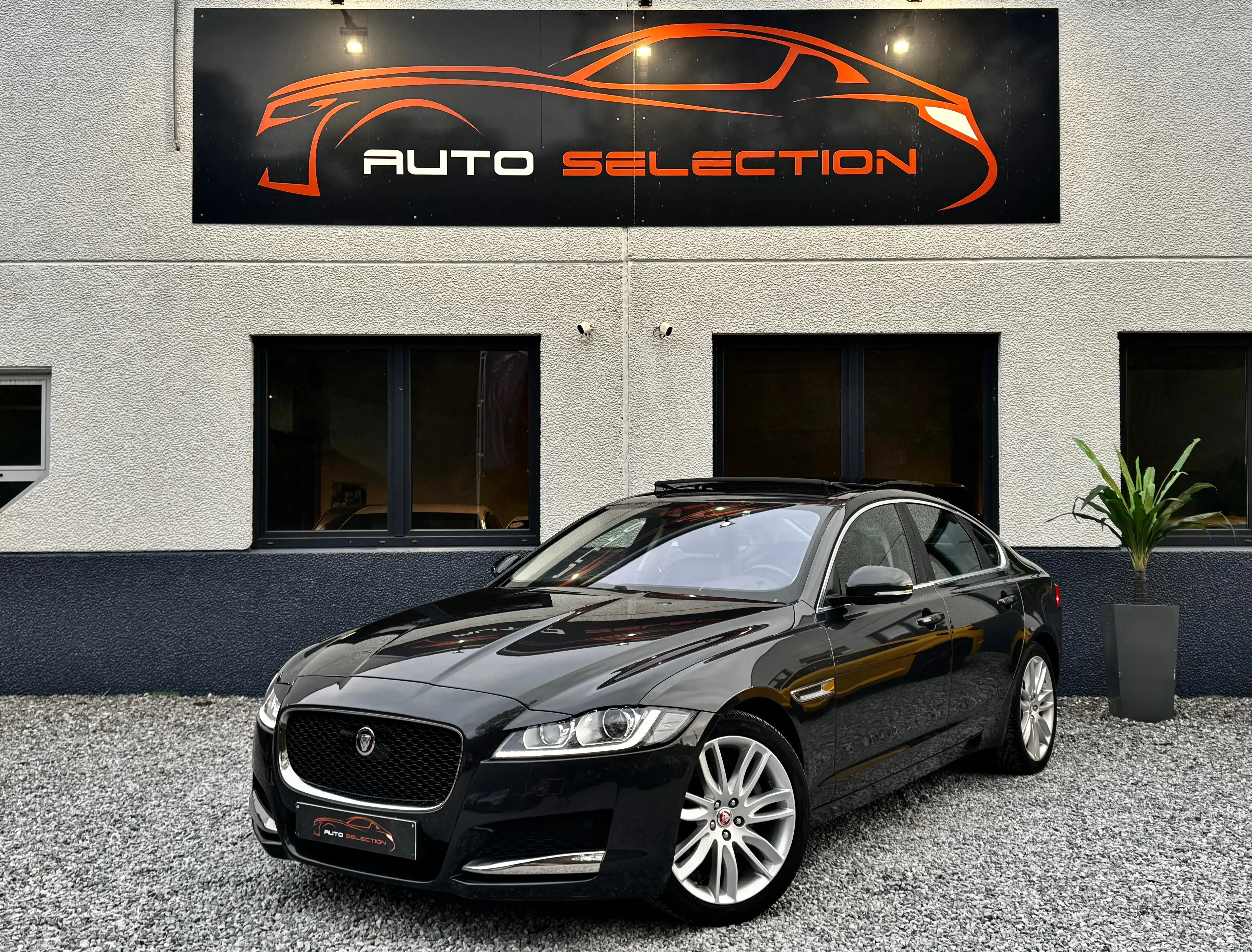 Jaguar XF 2.0D Prestige - PANO - FULL LED - CAMERA - HUD