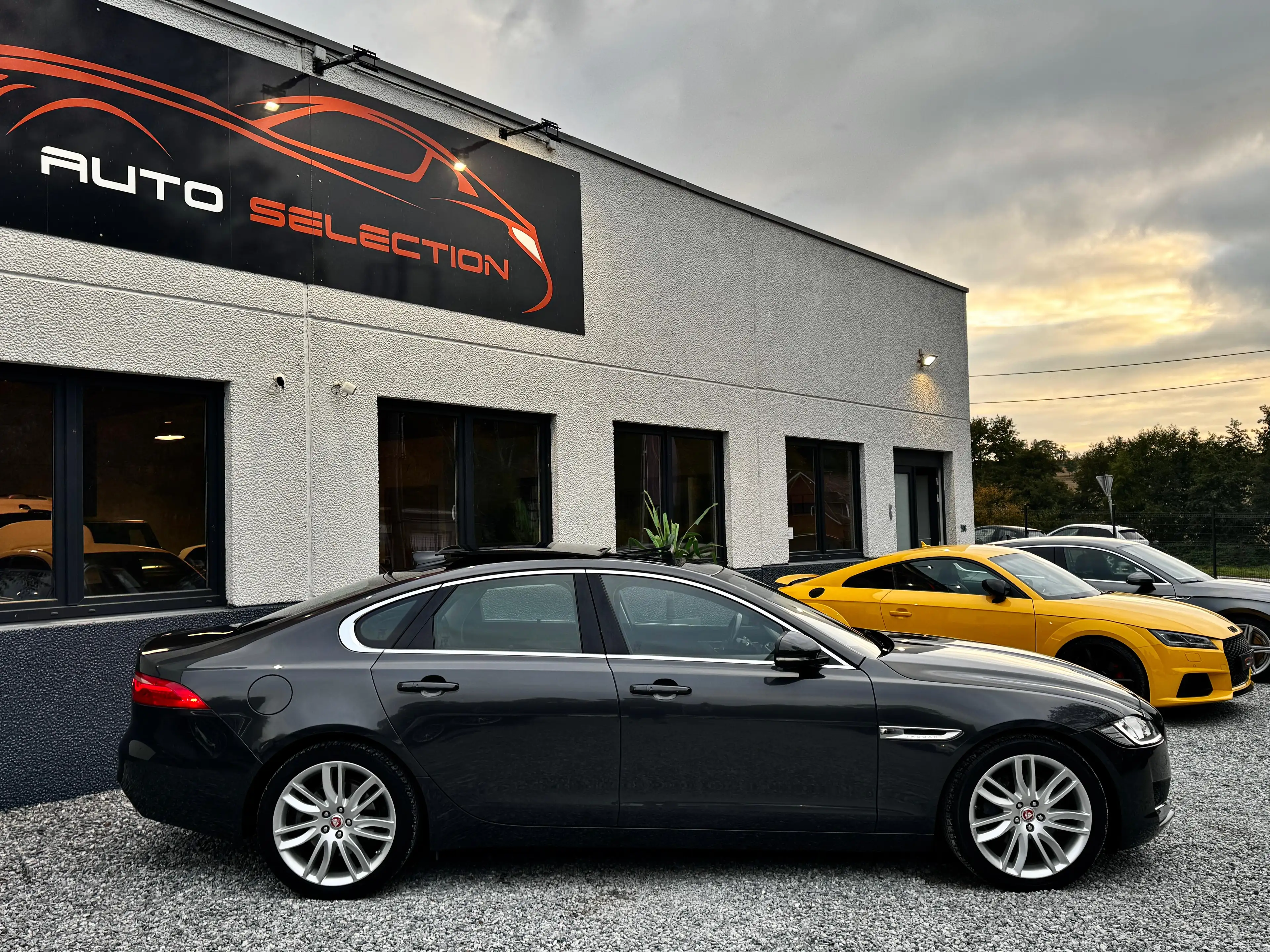 Jaguar XF 2.0D Prestige - PANO - FULL LED - CAMERA - HUD — photo 4
