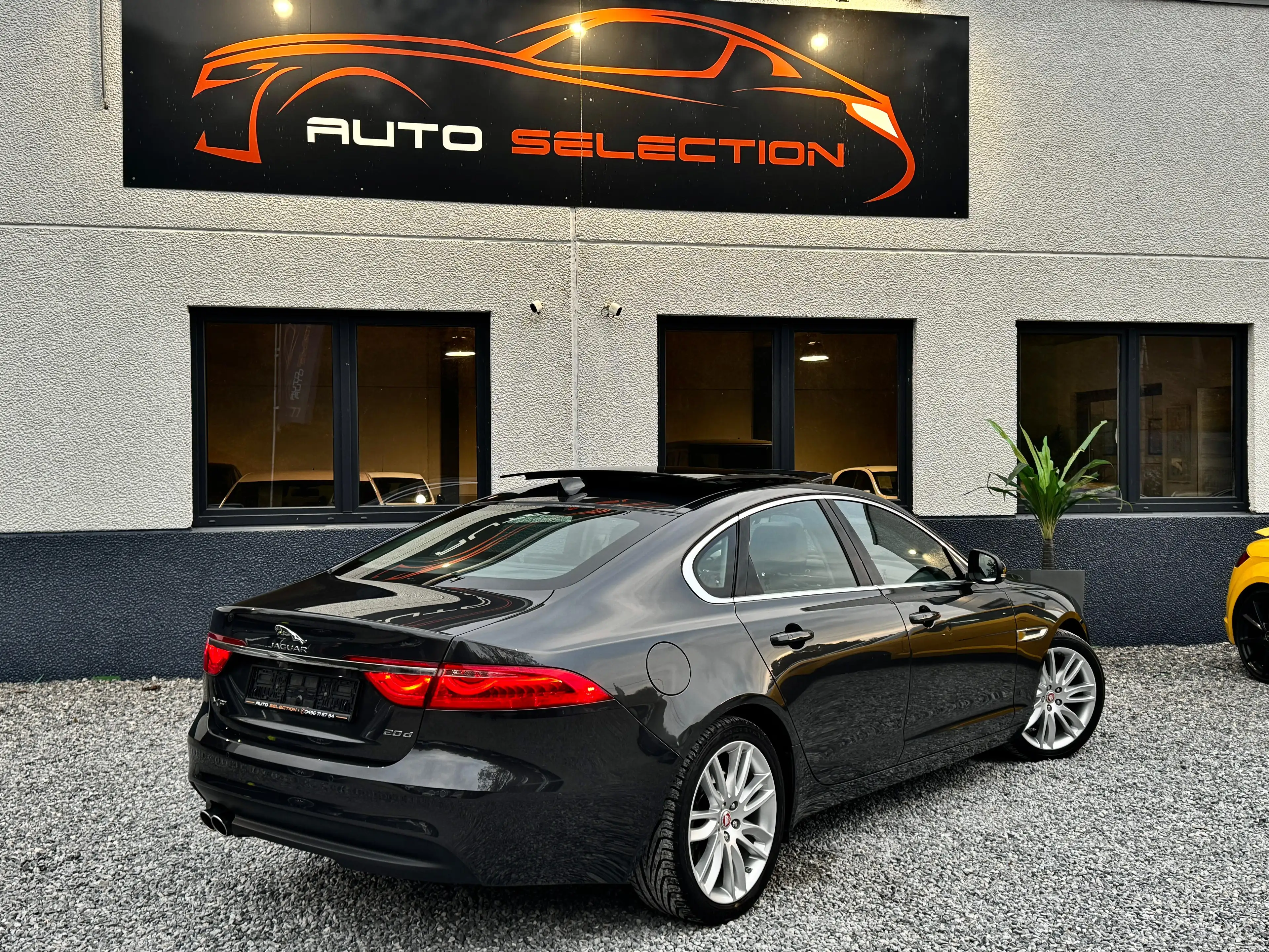 Jaguar XF 2.0D Prestige - PANO - FULL LED - CAMERA - HUD — photo 2