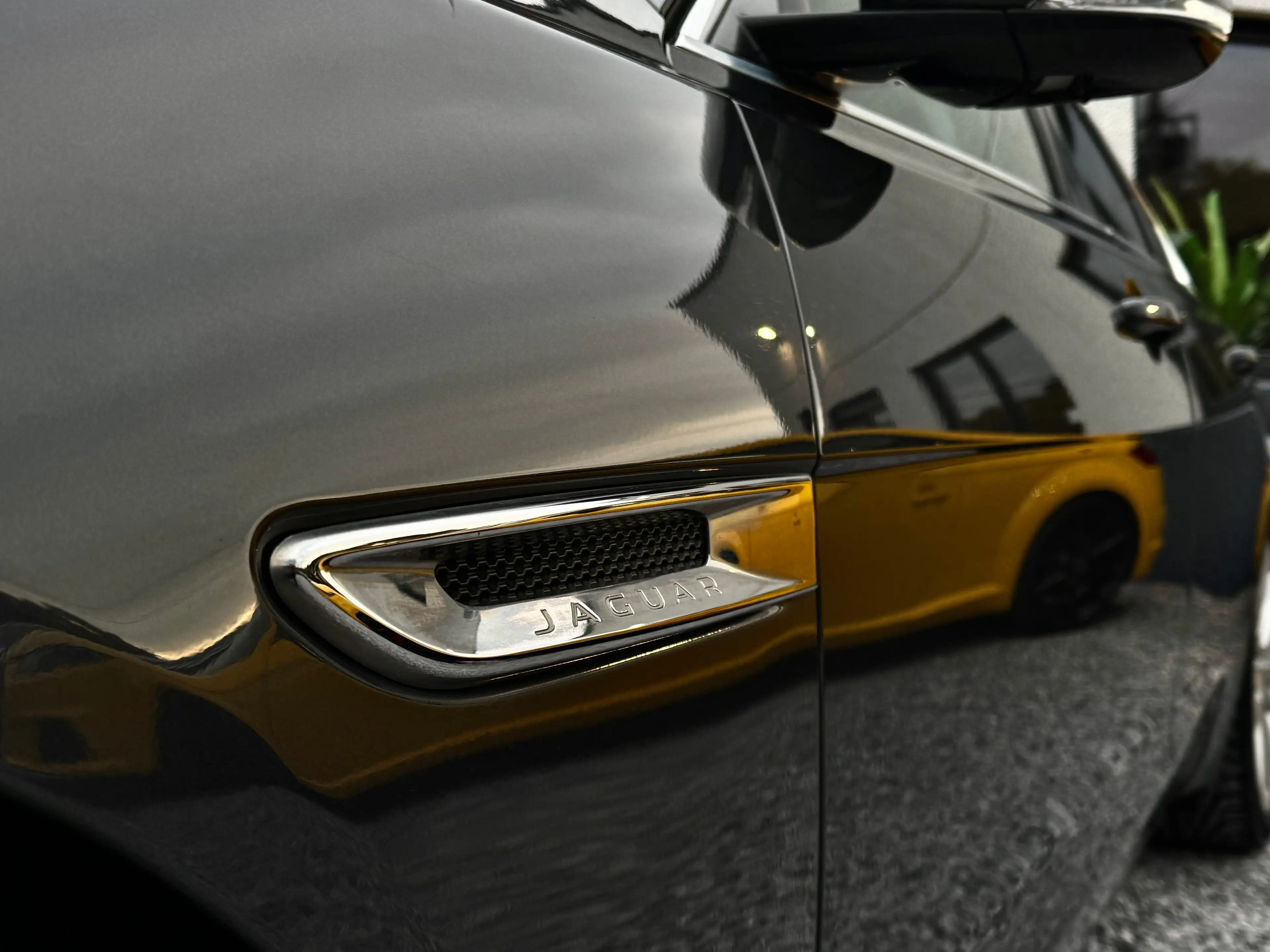 Jaguar XF 2.0D Prestige - PANO - FULL LED - CAMERA - HUD — photo 11