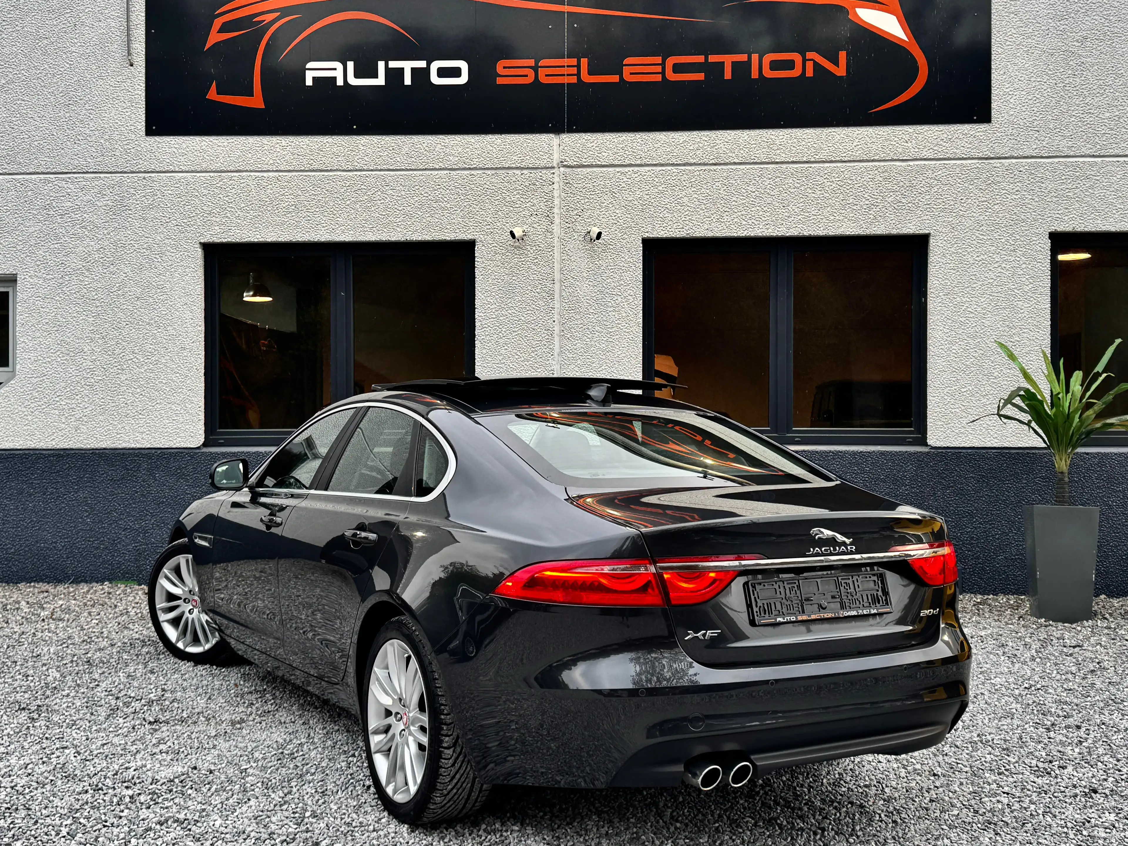Jaguar XF 2.0D Prestige - PANO - FULL LED - CAMERA - HUD — photo 9