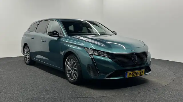 Peugeot 308 SW view 3