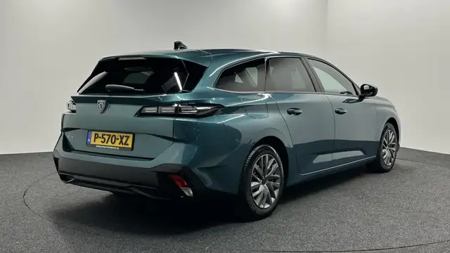 Peugeot 308 SW view 5