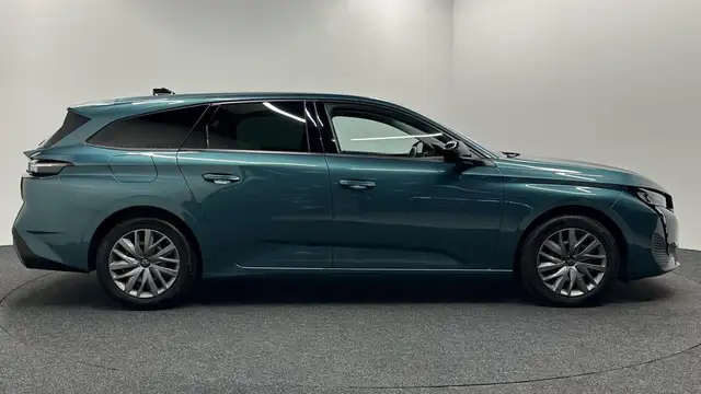 Peugeot 308 SW view 9