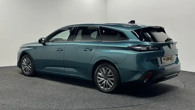 Peugeot 308 SW view 4