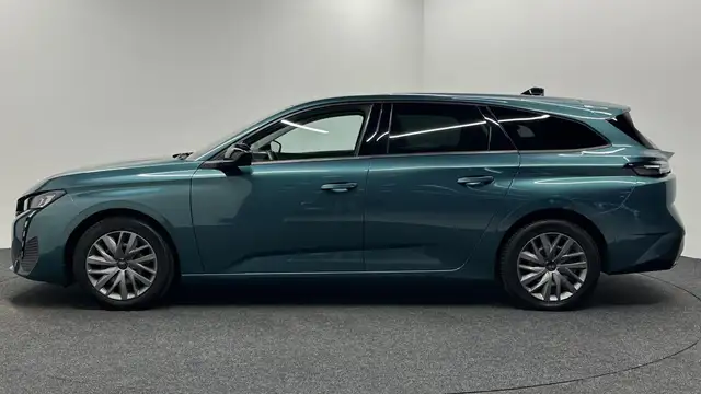 Peugeot 308 SW view 8