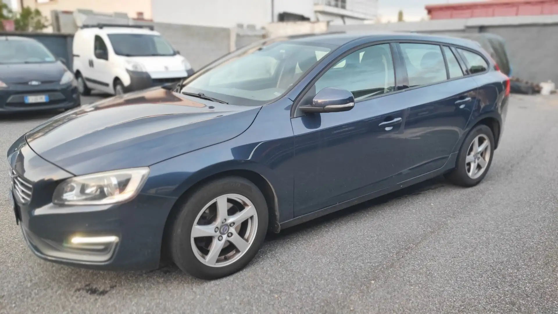 Volvo V60 V60 2.0 d3 Momentum geartronic Blu/Azzurro - 1
