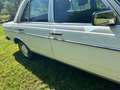 Mercedes-Benz 240 Oldtimer Limousine Weiß - thumbnail 9