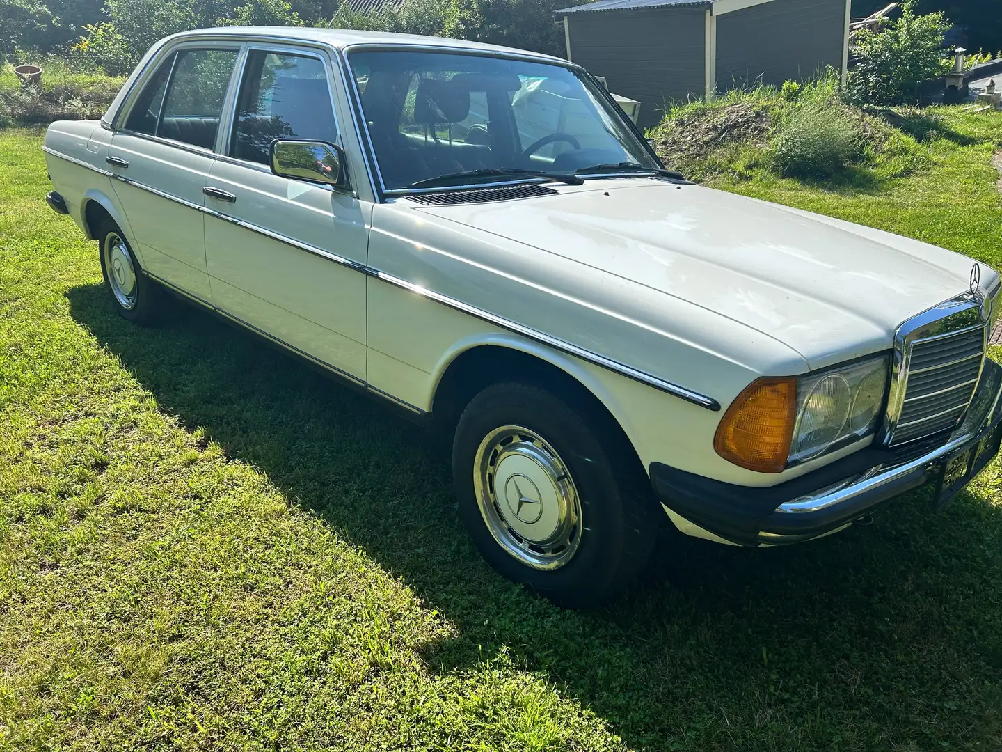 Mercedes-Benz 240 Oldtimer Limousine Weiß - 1