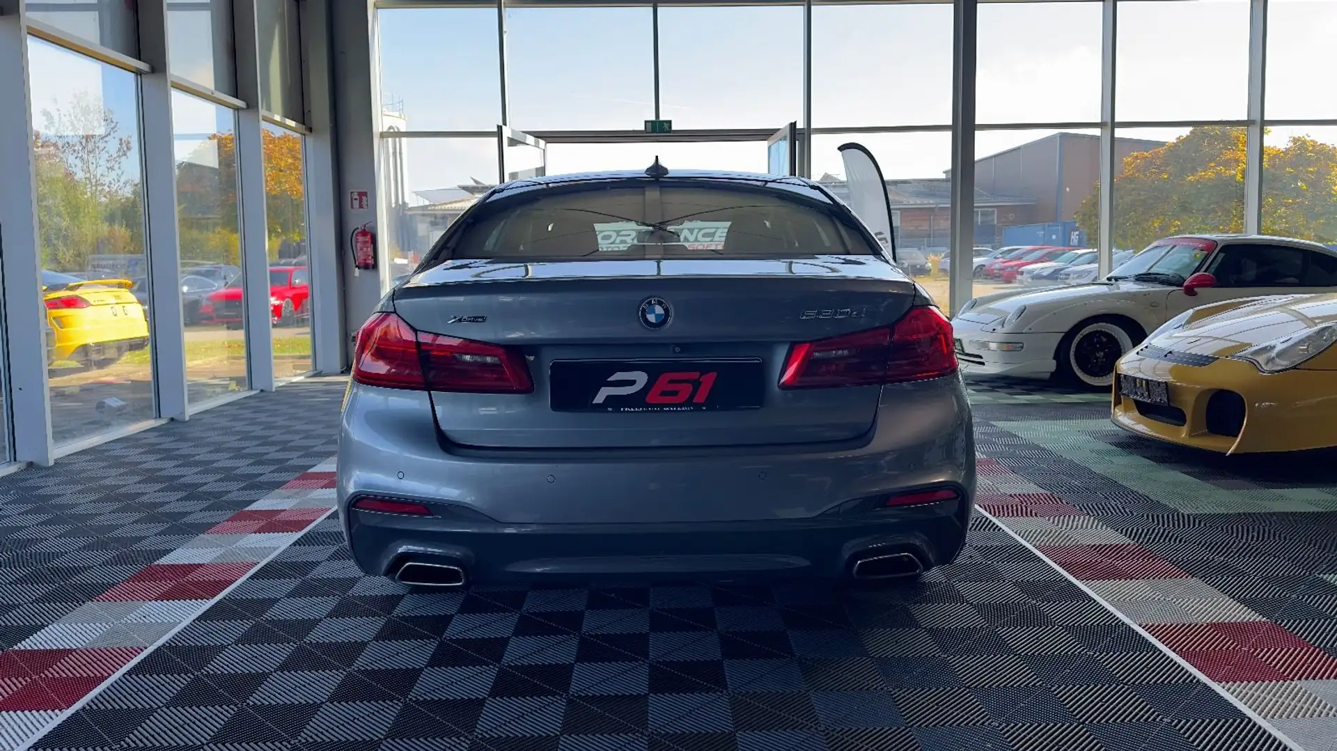 BMW 530 Baureihe 5 Lim. 530 d xDrive M Sport Blau - 2