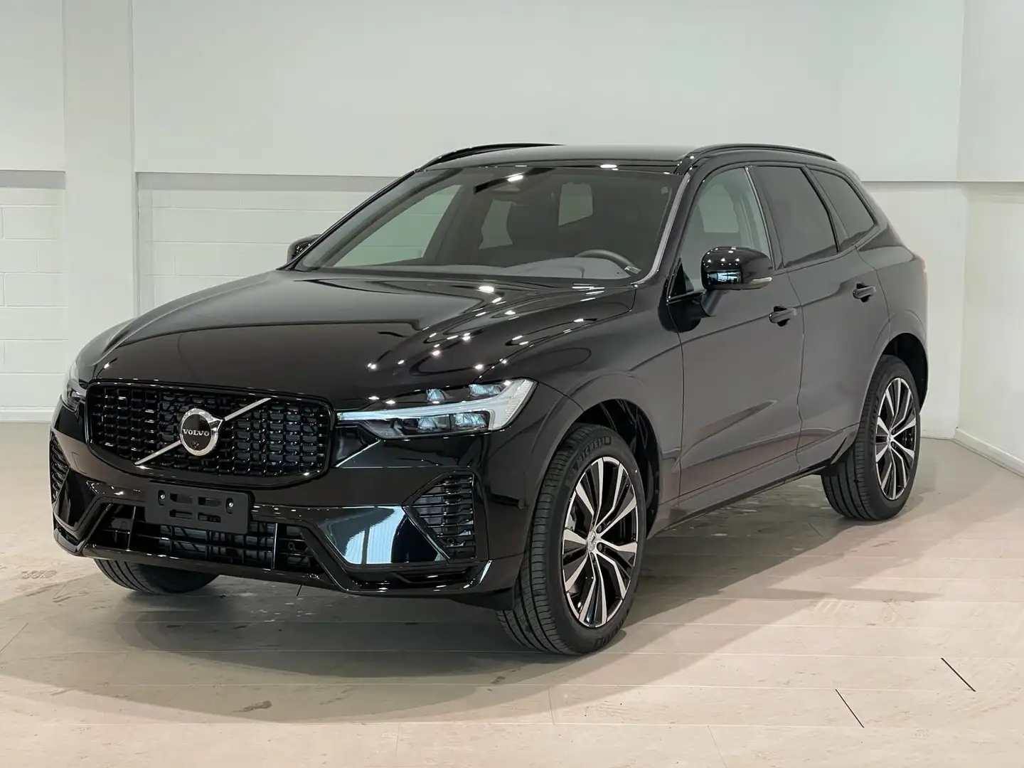 Volvo XC60 B5 AWD automatico Plus Dark Noir - 1