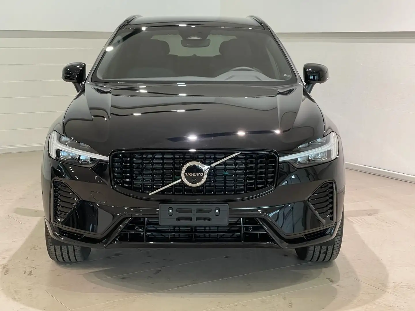Volvo XC60 B5 AWD automatico Plus Dark Noir - 2