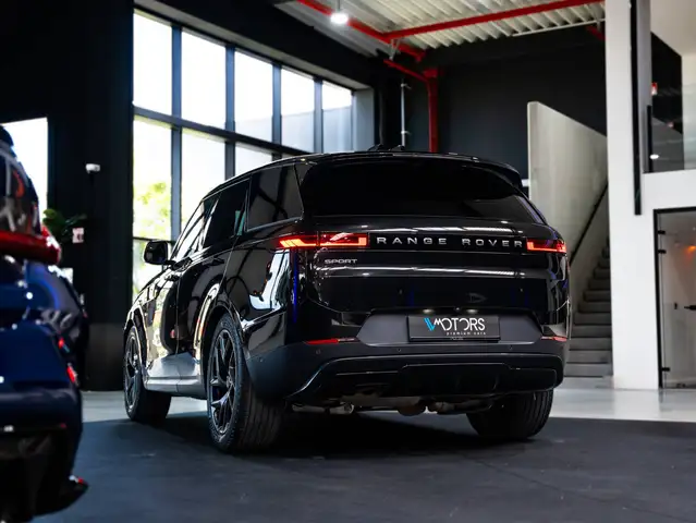 Land Rover Range Rover Sport view 4