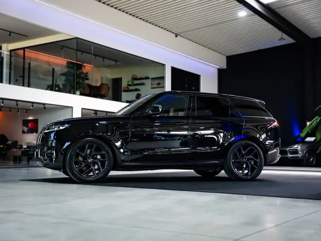 Land Rover Range Rover Sport view 3