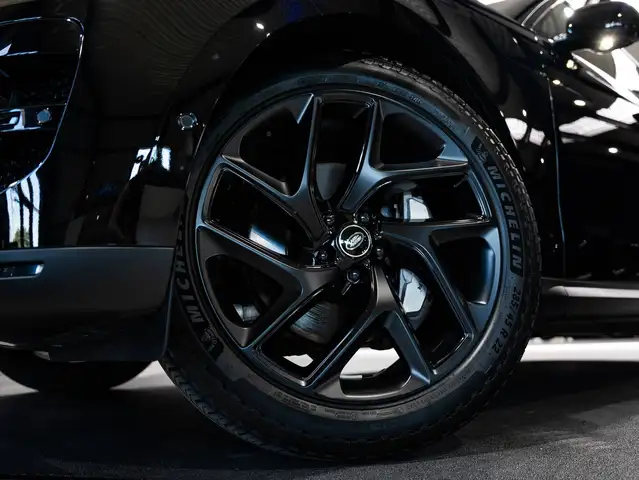 Land Rover Range Rover Sport view 2