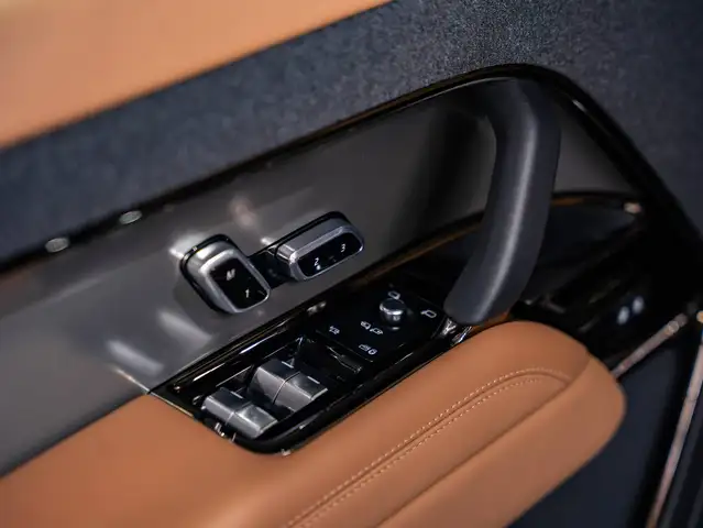 Land Rover Range Rover Sport view 15