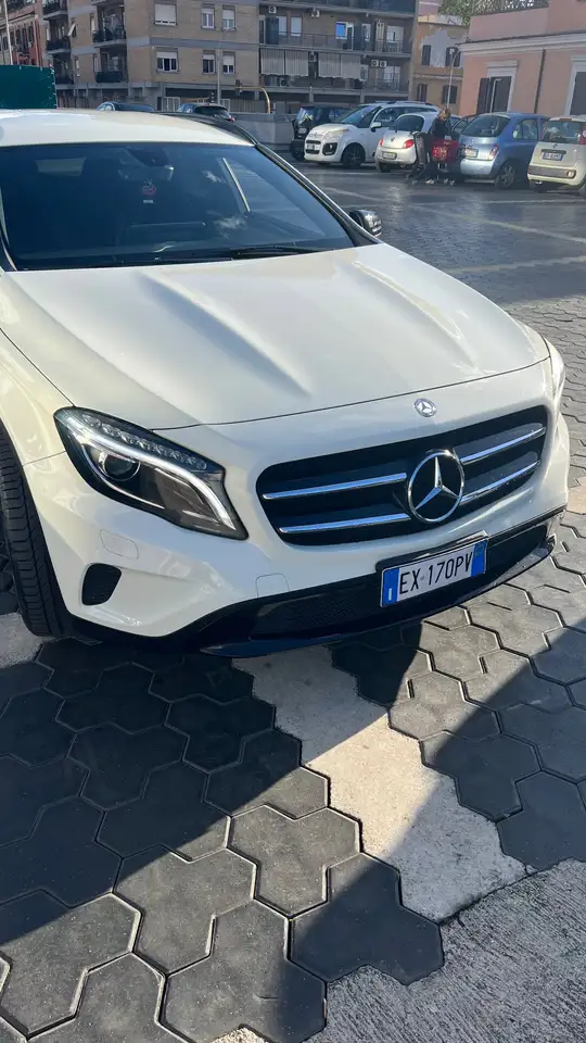 Mercedes-Benz GLA 200