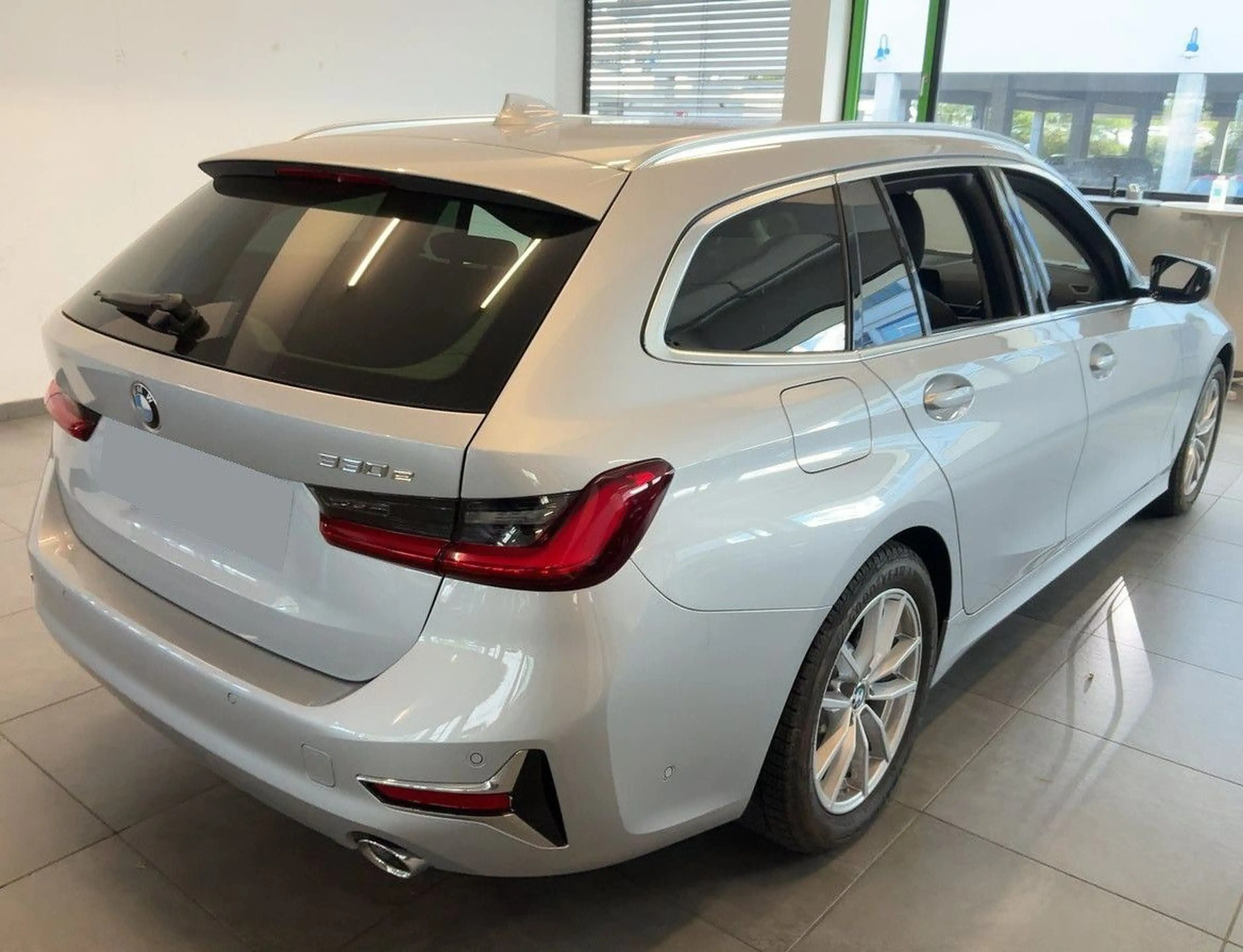 BMW 330 e Luxury Line*erst echte 460km*NEUWERTIG* — photo 3