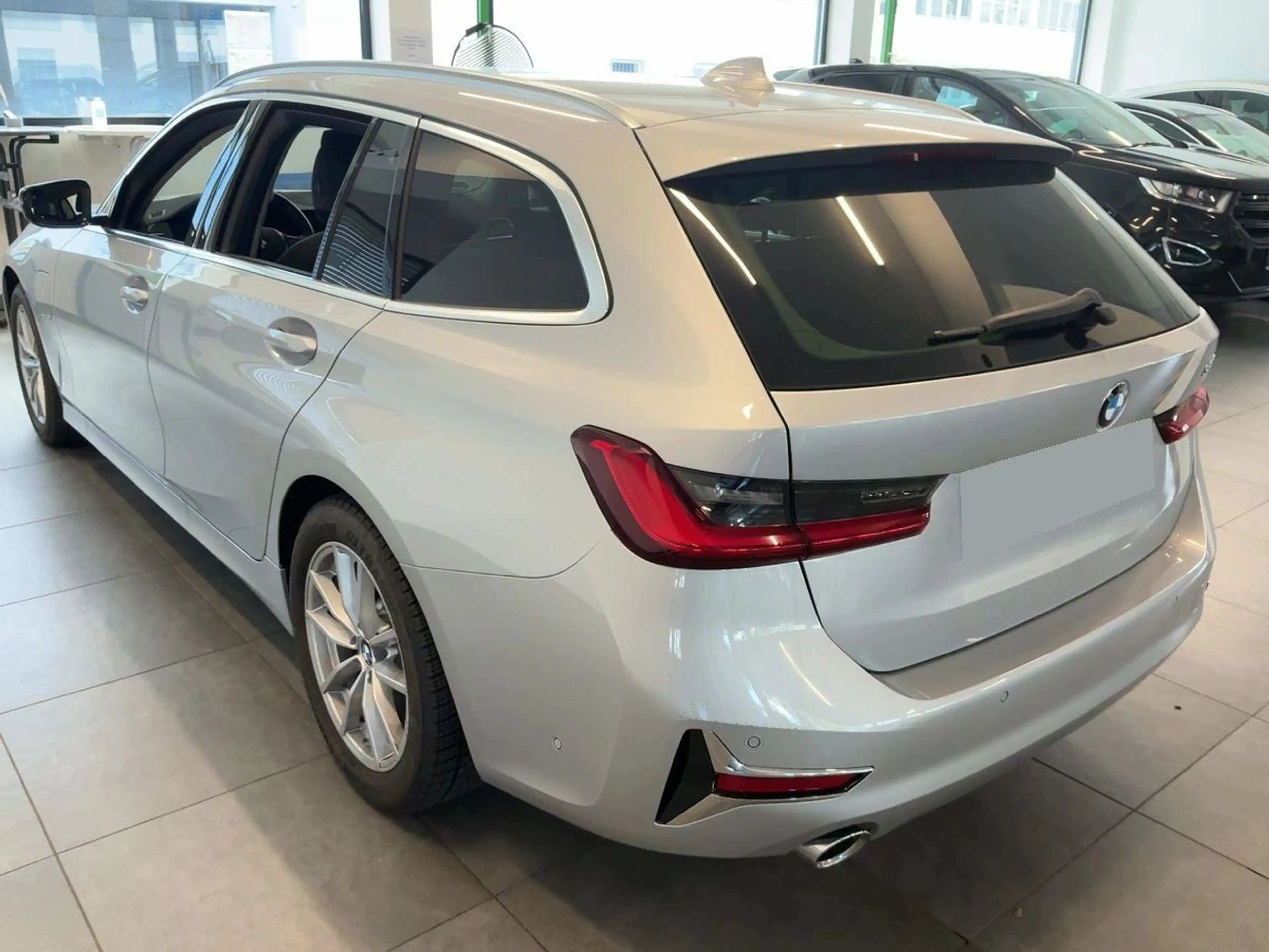 BMW 330 e Luxury Line*erst echte 460km*NEUWERTIG* — photo 2