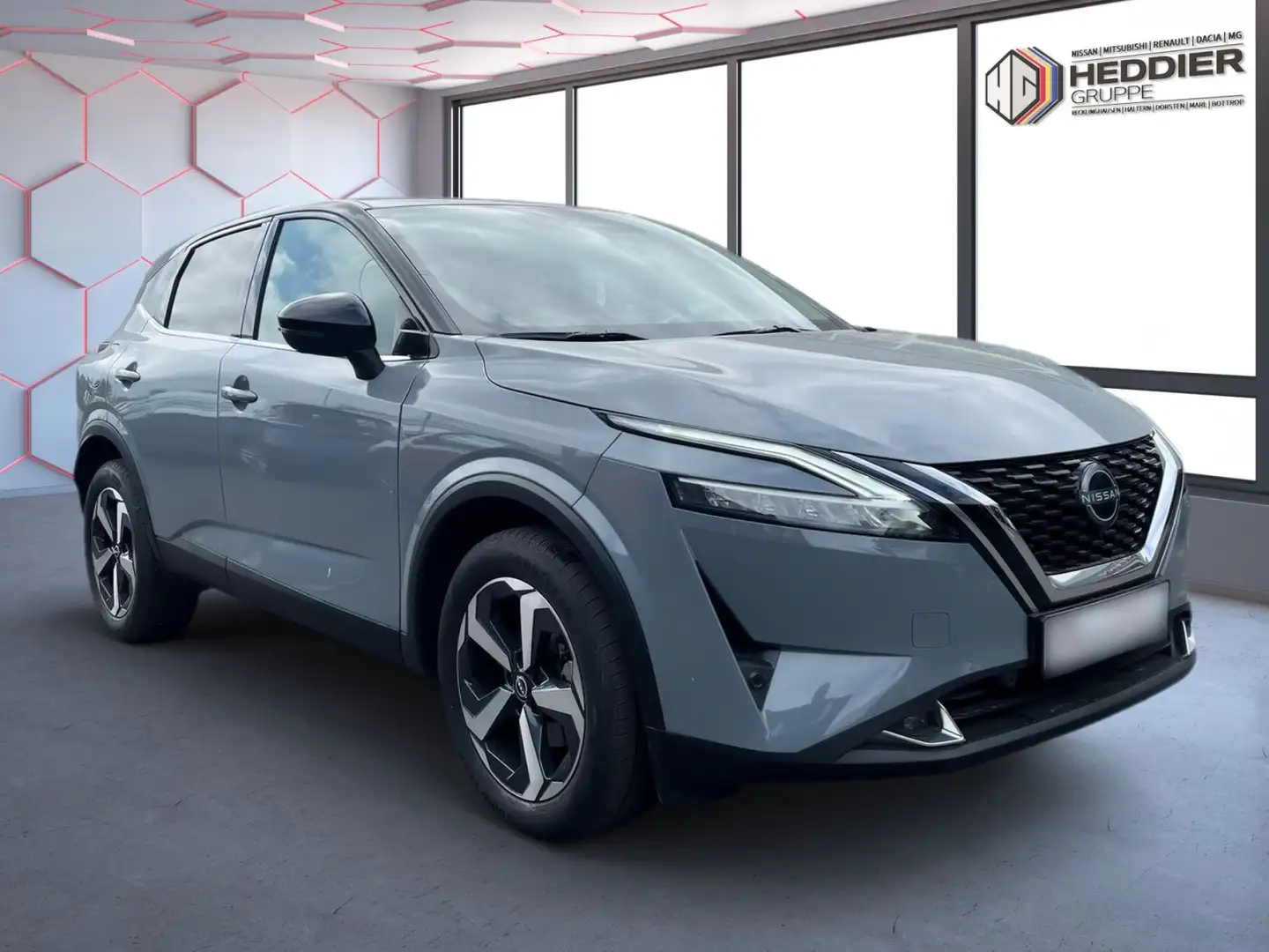 Nissan Qashqai N-Connecta Autom. *Winterpaket*Businessp Šedá - 2