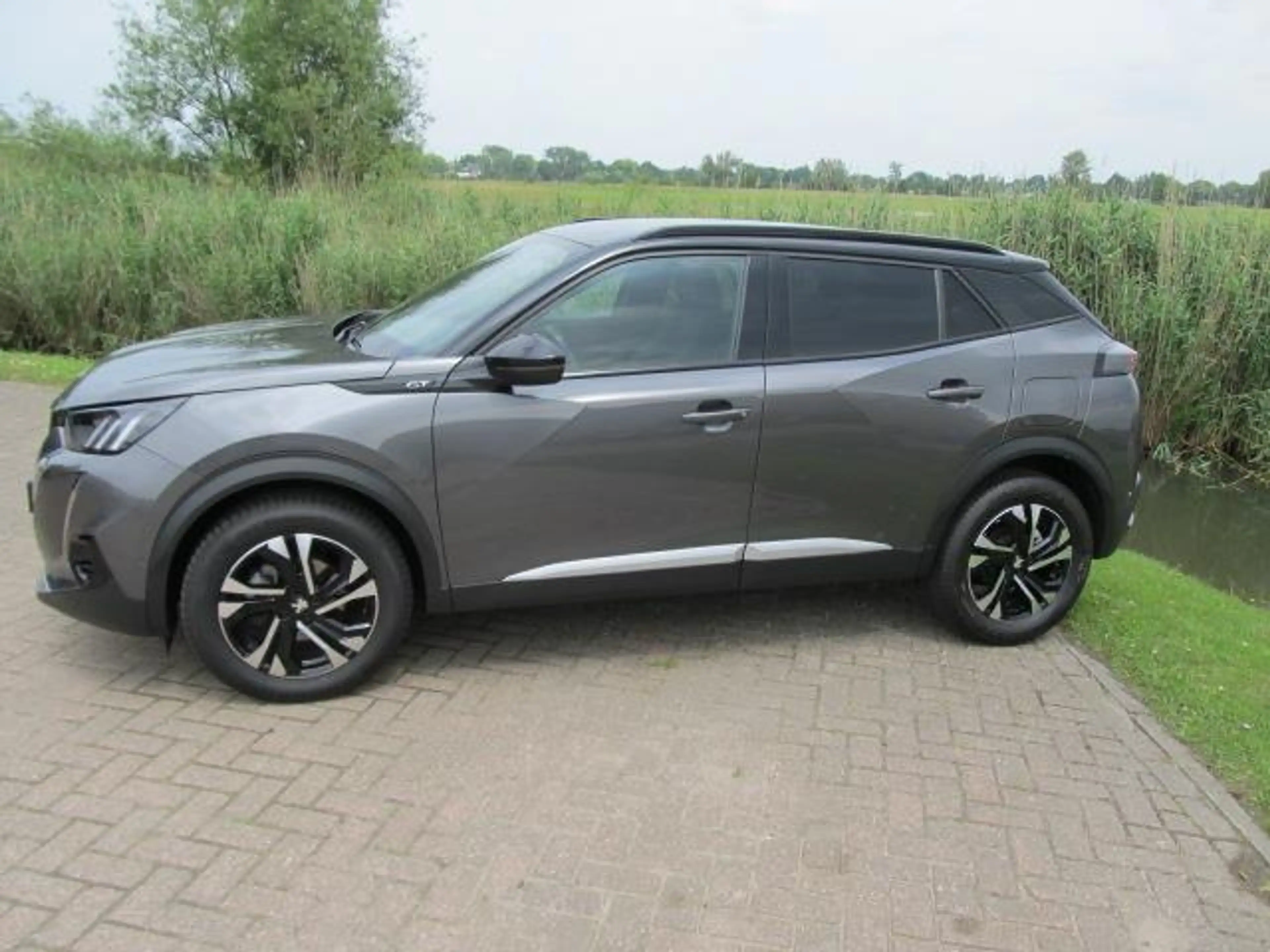 Peugeot 2008 1.2 PureTech GT-line 130pk Automaat — photo 2