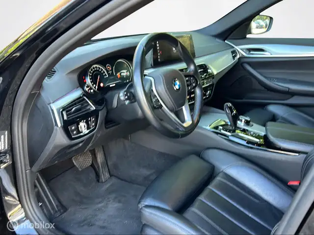 BMW 5 Series view 8