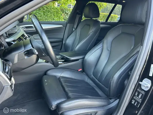 BMW 5 Series view 10
