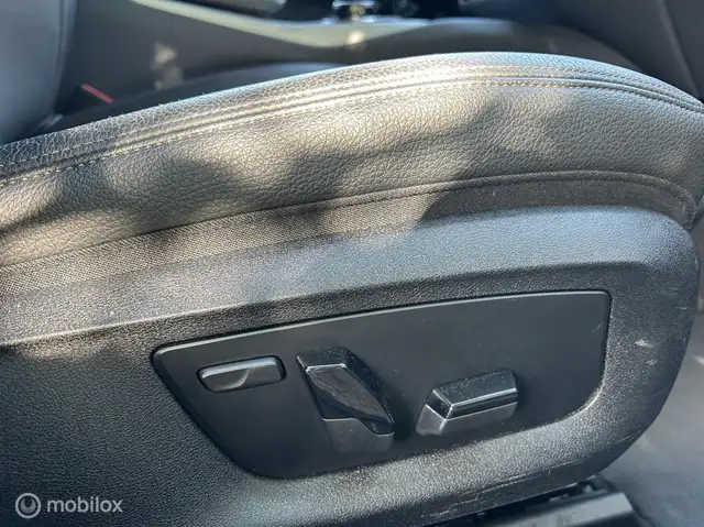BMW 5 Series view 13
