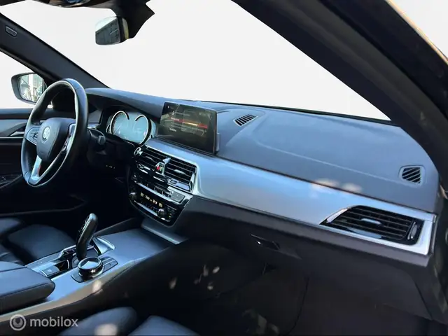 BMW 5 Series view 14