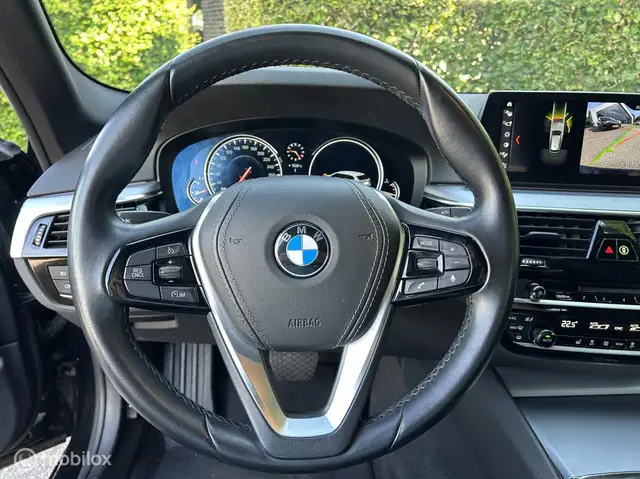 BMW 5 Series view 16
