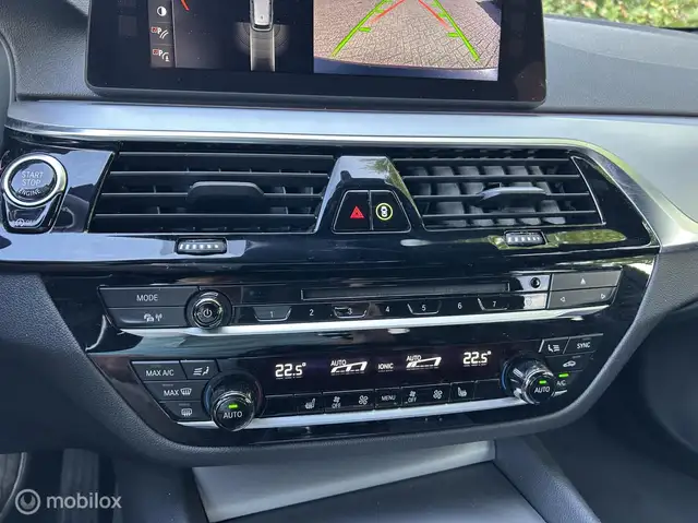 BMW 5 Series view 17
