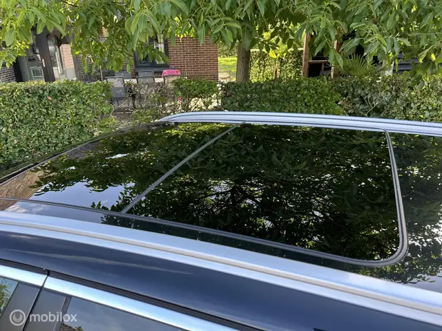 BMW 5 Series view 6