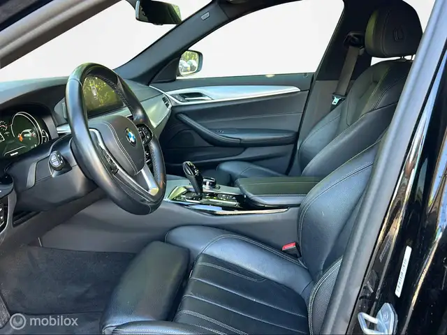 BMW 5 Series view 9