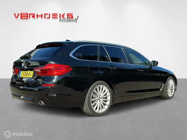BMW 5 Series view 4